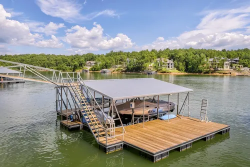 Lakefront Home with Waterfront Views from Every Room - 4.4 Miles to the Barn - ブティック
