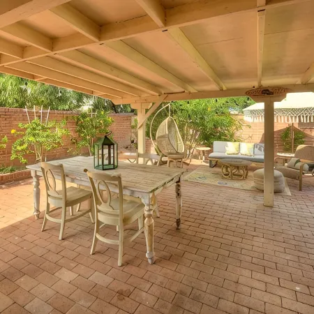 Stay Here, Feel at Home: Your Perfect UofA Adjacent Pet-Friendly Retreat