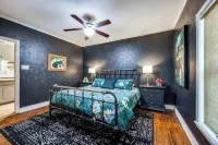Walking distance to everything in downtown Frisco.  Vintage Charmer! - บังกะโล
