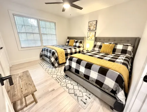 Modern and Stylish Creekside Retreat Home - Walk to Downtown - balcony