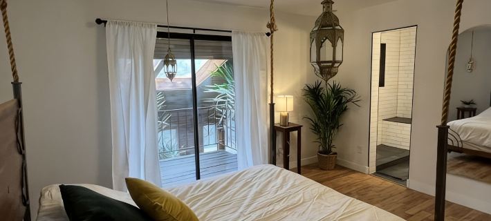 Tropical Pool House Hotels in Longmont