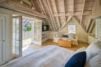 Beautiful 4 BR, 2 BA home a block fr Harbor, World Class dining - Bungalows