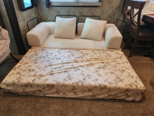Luxury 5th Wheel Glamping In Style In Historic Mentone,  Alabama - 2つ星
