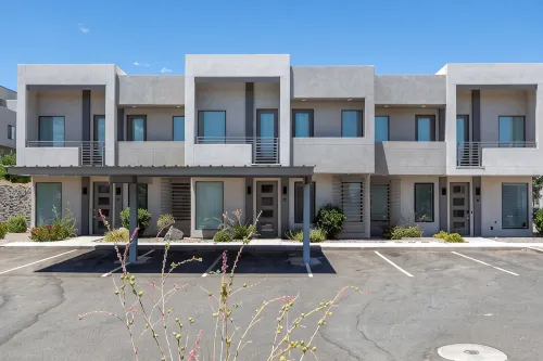 4 bedroom Townhome-Sleeps 16-Pool Hot Tub+Pickleball+quiet location - Balkon