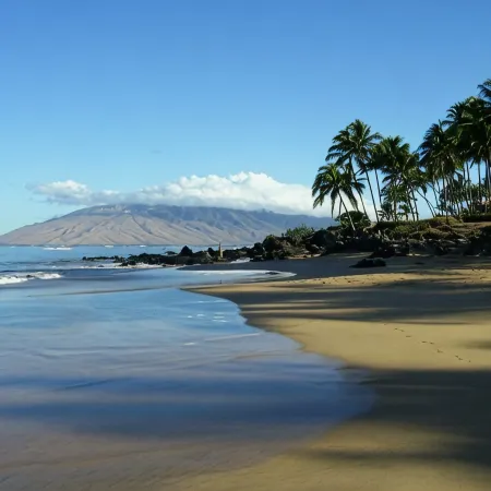 Quiet, comfortable and across from gorgeous Charley Young beach