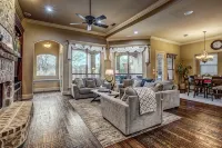 Family Resort with Pool, Spa, Theater, Game Room on Golf Course! - 4 stjerner