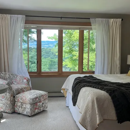 Spacious home on picturesque grounds with stunning views.  Quechee - Woodstock Hotels in Quechee