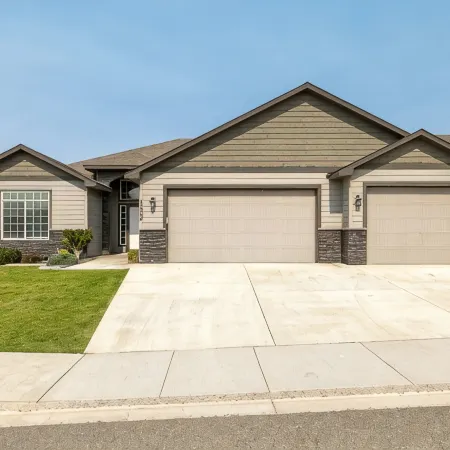 Botanical Breeze - Spacious Home in Kennewick