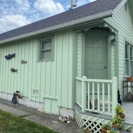 LoveJoy Cottage in quaint historic Coupeville. views of Penn Cove - Pet friendly
