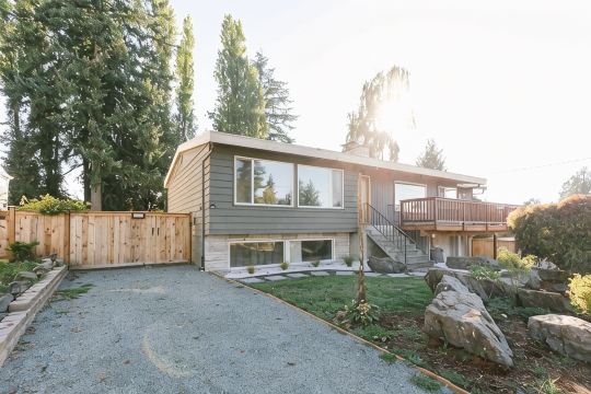 Modern Cozy Urban Tiny House Near Airport and Transportation-Private Setting