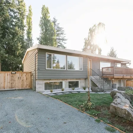 Modern Urban Tiny House w/ 2BR near Airport and Transportation-Private Setting