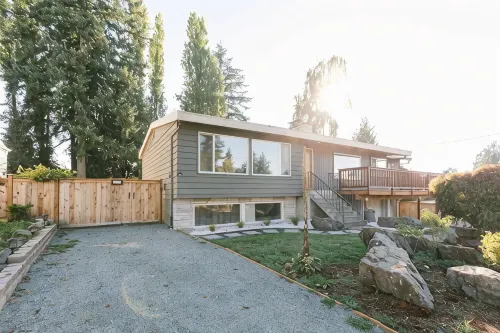 Modern Urban Tiny House w/ 2BR near Airport and Transportation-Private Setting - WiFi
