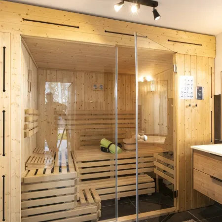 House Comfort, with outdoor whirlpool and sauna for exclusive use, 300m to the lake