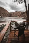 Waterfront Cabin on the Salmon - Huge Deck + Big Views - Chalets