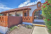 Modern Green Valley Condo - Near National Park! - parking