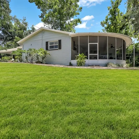 3 min drive to DT Mount Dora!
