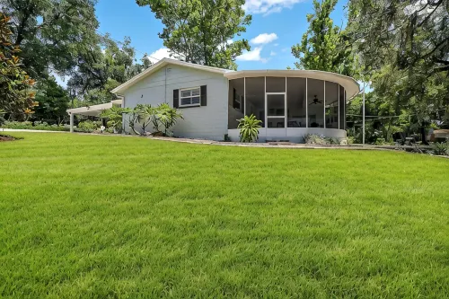3 min drive to DT Mount Dora! - Homestays
