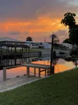 Cozy Water Front 2 Bedroom 2 Bathroom Home with Lake Access and Fenced Backyard. - Wifi