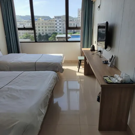 Nanning Gem Hotel (Gongping Street Night Market Shop)