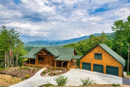 Luxury Cabin with Epic Mountain Views • Hot Tub • 10 Min to Cades Cove - 4-Star