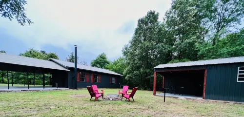 Cozy cabin w/ private pond & firepit. 3 miles to lake & 12 to Crater of Diamonds - Chalets