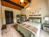 New! Hilltop House in the Canyon - Homestays