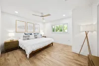 New Modern Waterfront Bungalow Retreat + Tropical Vibes + Fishing Paradise! - バルコニー
