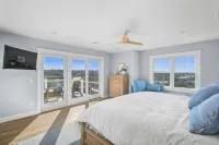 Bright & Beautiful Waterfront Cape Cod Home - ブティック