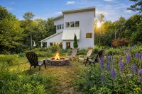 Modern Glass House Near Hunter & Woodstock Fireplace, Views, Pet-Friendly - 4-Star