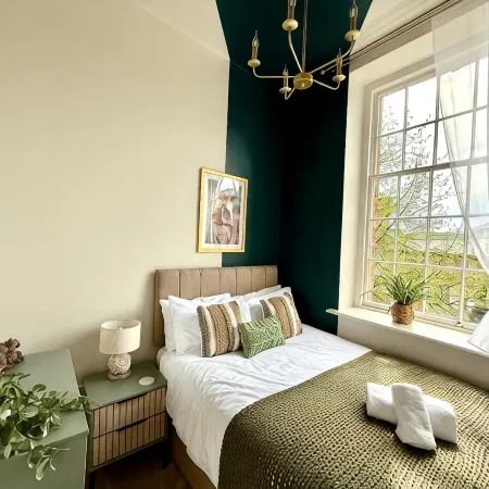 New refurb/2BD/1Bath/Free Parking/Pet Friendly