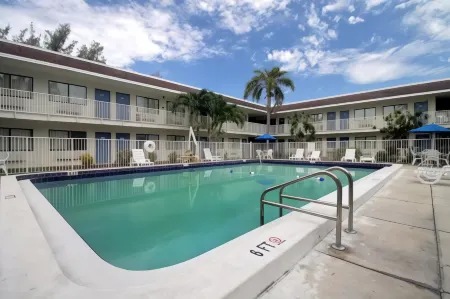 Motel 6 Dania Beach, FL