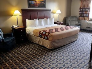 Sky Lodge Inn & Suites - Delavan