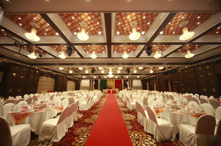 Ruean Phae Royal Park Hotel Отели в г. Пхитсанулок