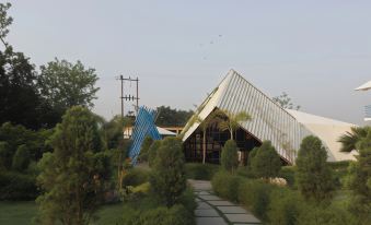 Justa Lazy Haven, Corbett