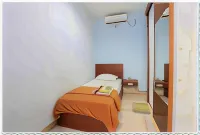 The Nancy's Homestay Pekanbaru Mitra RedDoorz Hotels in Tuah Karya