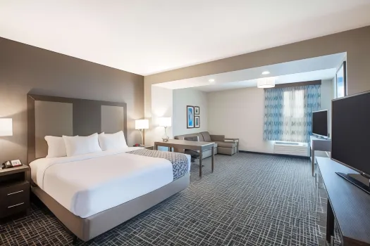 La Quinta Inn & Suites by Wyndham San Marcos Outlet Mall Hotels near San Marcos Premium Outlets