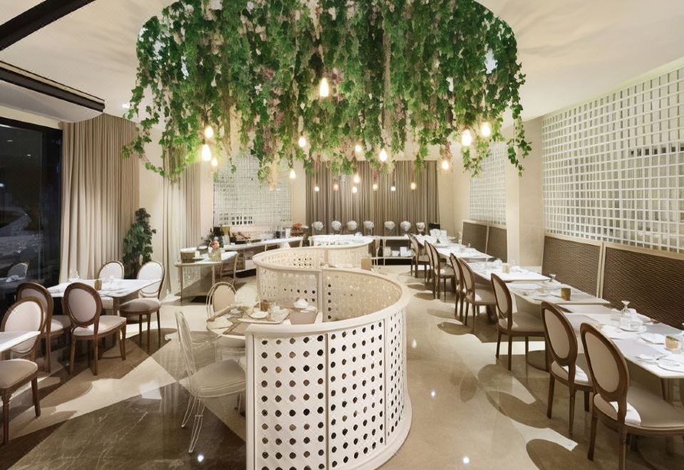 마닐라 로터스 호텔 주변 야경 이미지