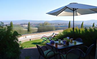 Apartment with Private Garden in Tuscany