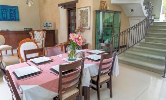Casa de las Flores Hotel