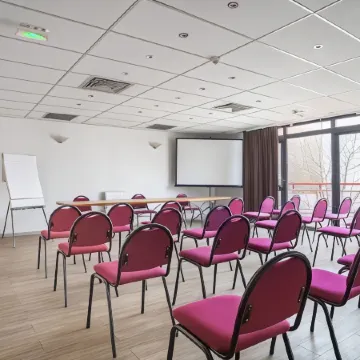 Residhotel le Grand Prado Отели рядом с достопримечательностью «Улица Кур-Бельзанс»