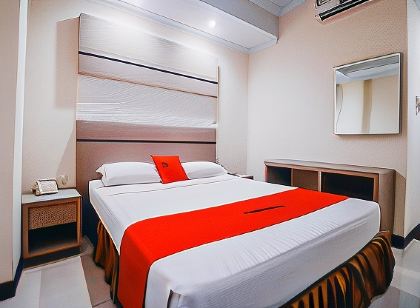 Reddoorz Plus Near Makassar Town Square