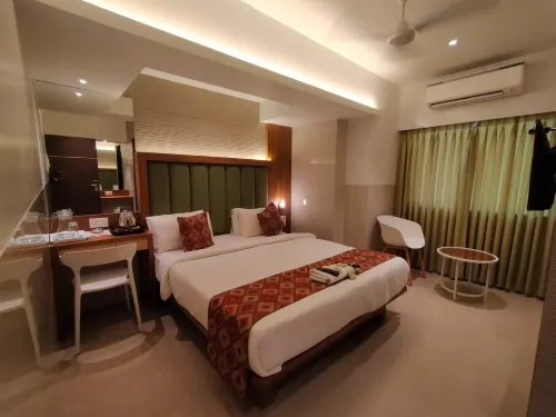 Hotel Mourya Residency - bar