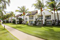 Canonnier Beachcomber Golf Resort & Spa Hotels near Mon Choisy Public Beach