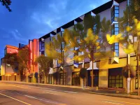 Staypineapple, University Inn, University District Seattle Hotels near Northgate Mall