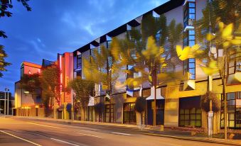 Staypineapple, University Inn, University District Seattle