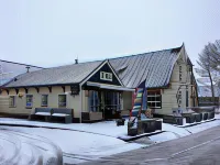 Bij Hen op Ameland Hotels in Nes