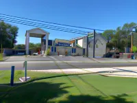 Cedar Creek Inn Hotels in Burnet County
