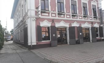 Blackberry Mini-Hotel