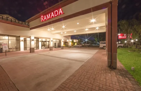 休斯頓洲際機場東華美達酒店