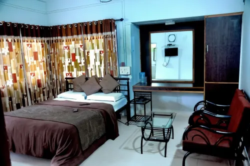 Radhanand Holiday Home Hotels in Padvalawadi